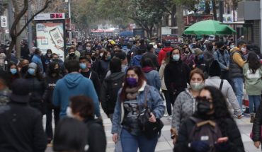 Especialistas debaten si Chile alcanzó la esperada inmunidad de rebaño