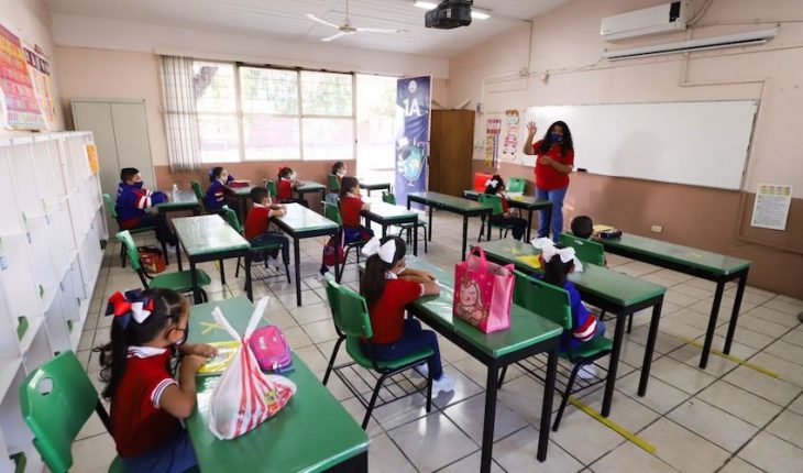 Estudiantes de Coahuila regresan a clases semipresenciales