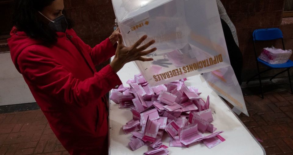 FGR abre caso por relleno de urnas en consulta popular en Orizaba