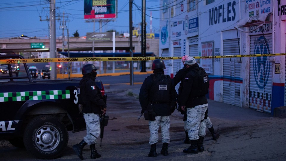 Hallan los cuerpos de seis hombres colgados en puente en Zacatecas