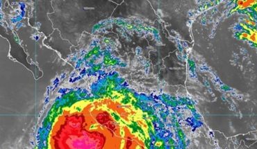Huracán “Nora” avanza hacia costa del Pacífico; provoca fuertes lluvias