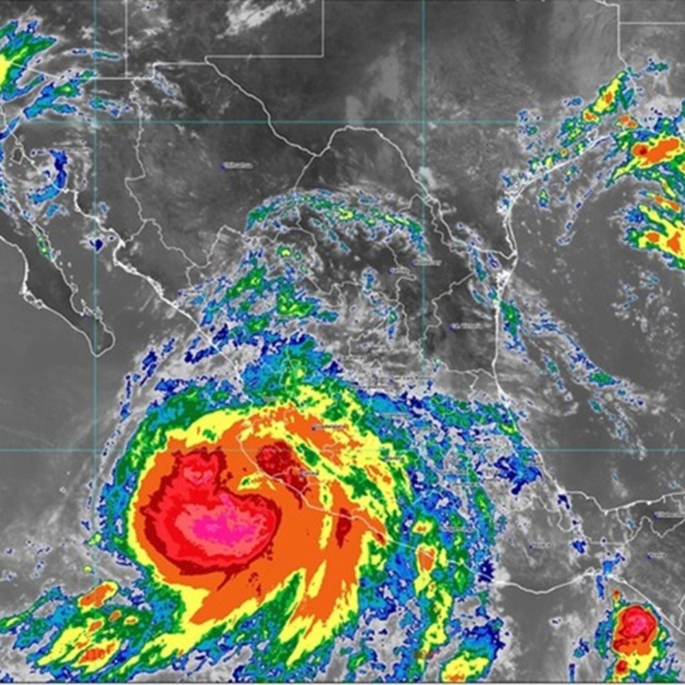 Huracán "Nora" avanza hacia costa del Pacífico; provoca fuertes lluvias