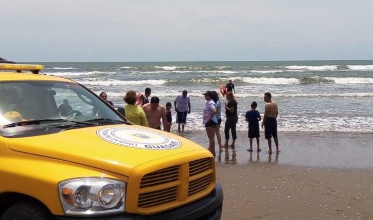 Prohíben ingreso a playa Las Glorias tras rescatar a jóvenes