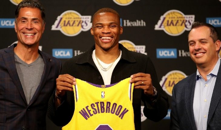Russell Westbrook fue presentado en Los Ángeles Lakers