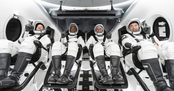 nueva docuserie revelará imágenes de la primera misión civil al espacio — Rock&Pop