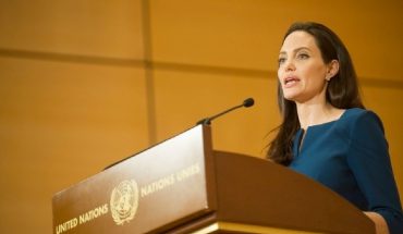 translated from Spanish: Angelina Jolie opened her Instagram account and posted a letter from an Afghan girl
