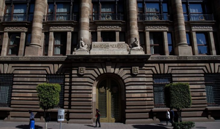 translated from Spanish: Banxico raises benchmark interest rate to 4.5%