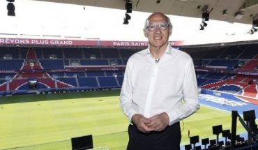 translated from Spanish: Carlos Bianchi welcomed Messi to PSG