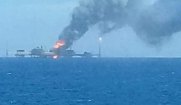 translated from Spanish: Fire on Pemex platform in Campeche leaves 5 injured