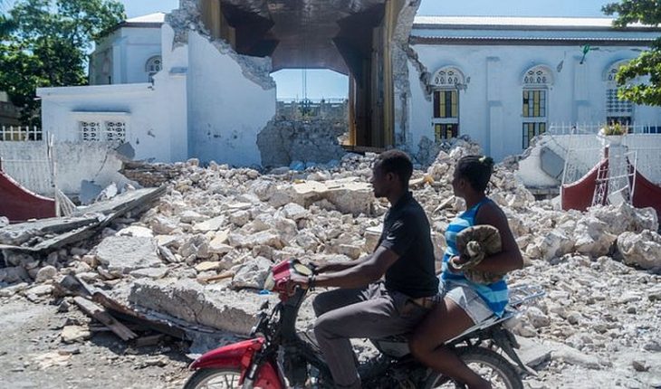 translated from Spanish: Haiti’s hospitals become overcrowded as earthquake casualties rise