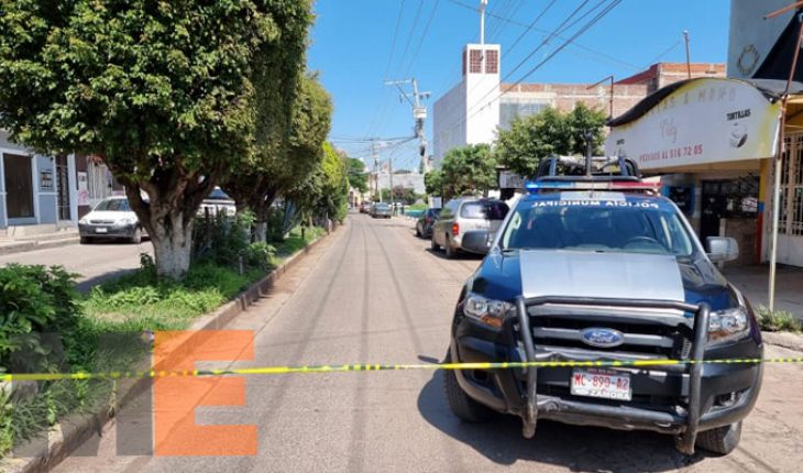 translated from Spanish: Motorcyclist is shot dead in the colony of Nueva España