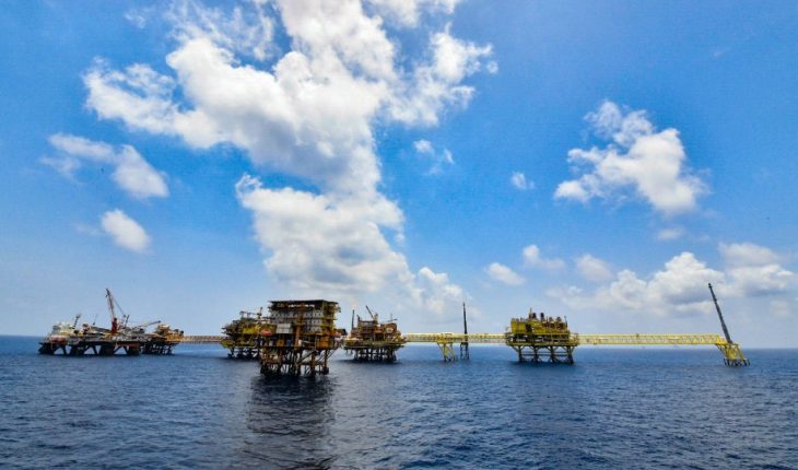 translated from Spanish: Pemex restores production on Campeche platform after fire