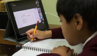 translated from Spanish: Schools ‘close the door’ to classes or virtual counseling