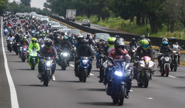 translated from Spanish: Shot in memory of motorcyclists who died in Mexico-Cuernavaca