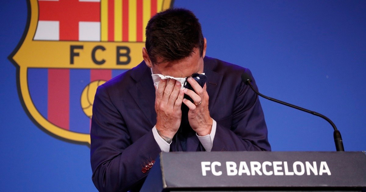 Unable to contain the emotion, Lionel Messi said goodbye to Barcelona
