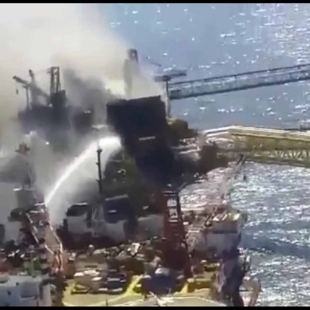 Video. Thus they put out the fire in Pemex's Ku-Alfa platform