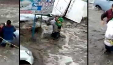 Arriesgan su vida para salvar a BEBÉ atrapado en corrientes de Ecatepec