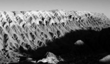 «Atacama: Geometría de un Cautiverio»: un libro con texto y fotografías como partes de un mismo ser