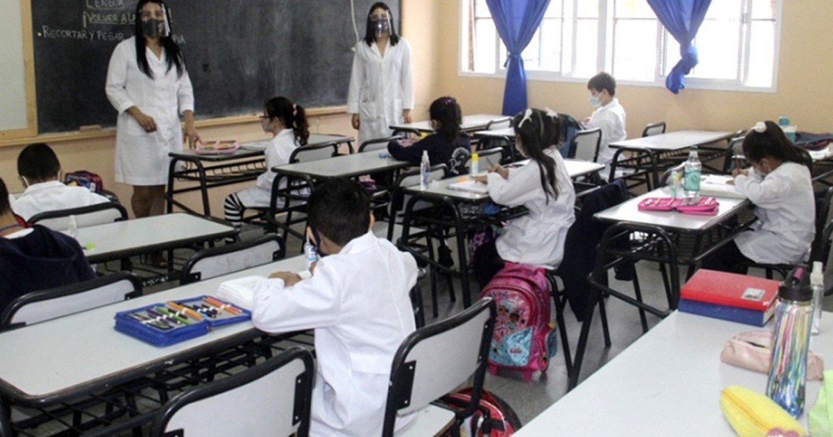 Córdoba: docentes que no se vacunen ni presenten PCR no podrán dar clases