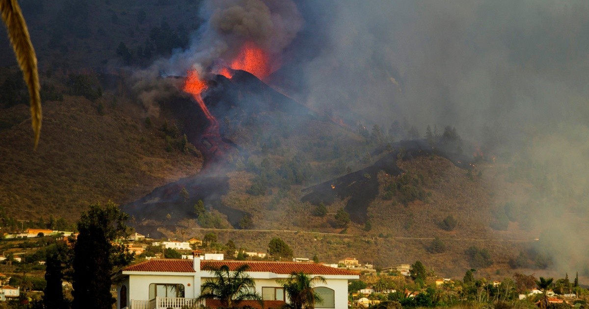 Las impresionantes imágenes del volcán en la isla de La Palma y los ríos de lava