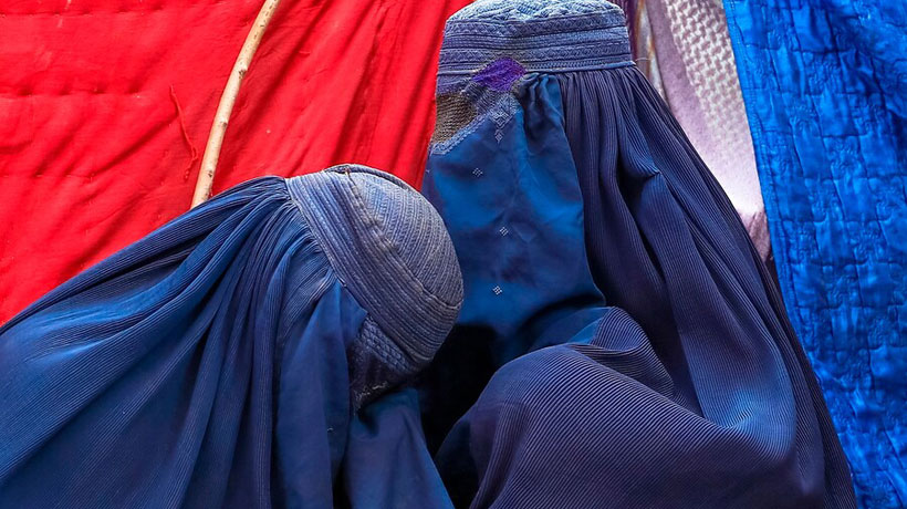 Mujeres afganas protestan por segundo día consecutivo para reclamar sus derechos a los talibanes