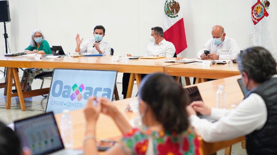 Oaxaca, IMSS e Insabi se reúnen tras despido de trabajadores de la salud