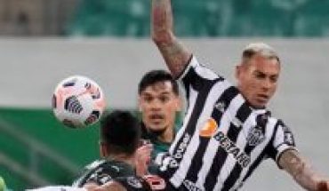 Palmeiras y Atlético Mineiro no se hicieron daño en la semifinal de ida de la Libertadores que tuvo duelo de chilenos