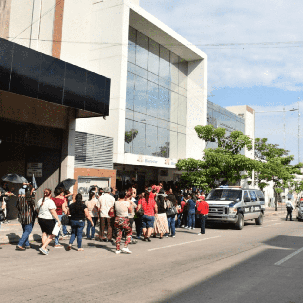 Protestas en cobro de becas Benito Juárez en Culiacán