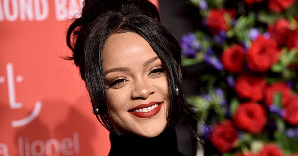 Rihanna regresa con una icónica y divertida sesión de fotos — Rock&Pop