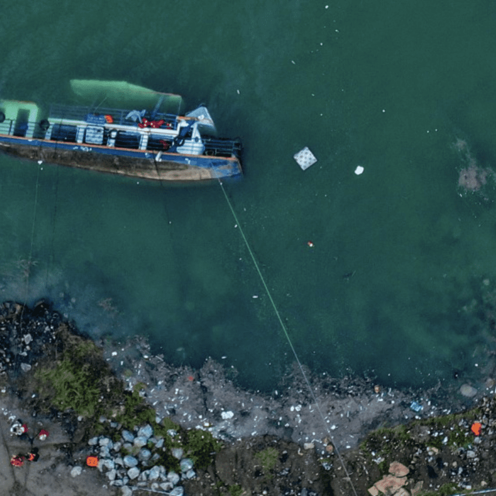 Se hunde barco en río de China y deja al menos 10 muertos