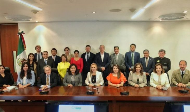 Senadores del PAN firma alianza con ultraderecha española contra el ‘avance del comunismo’