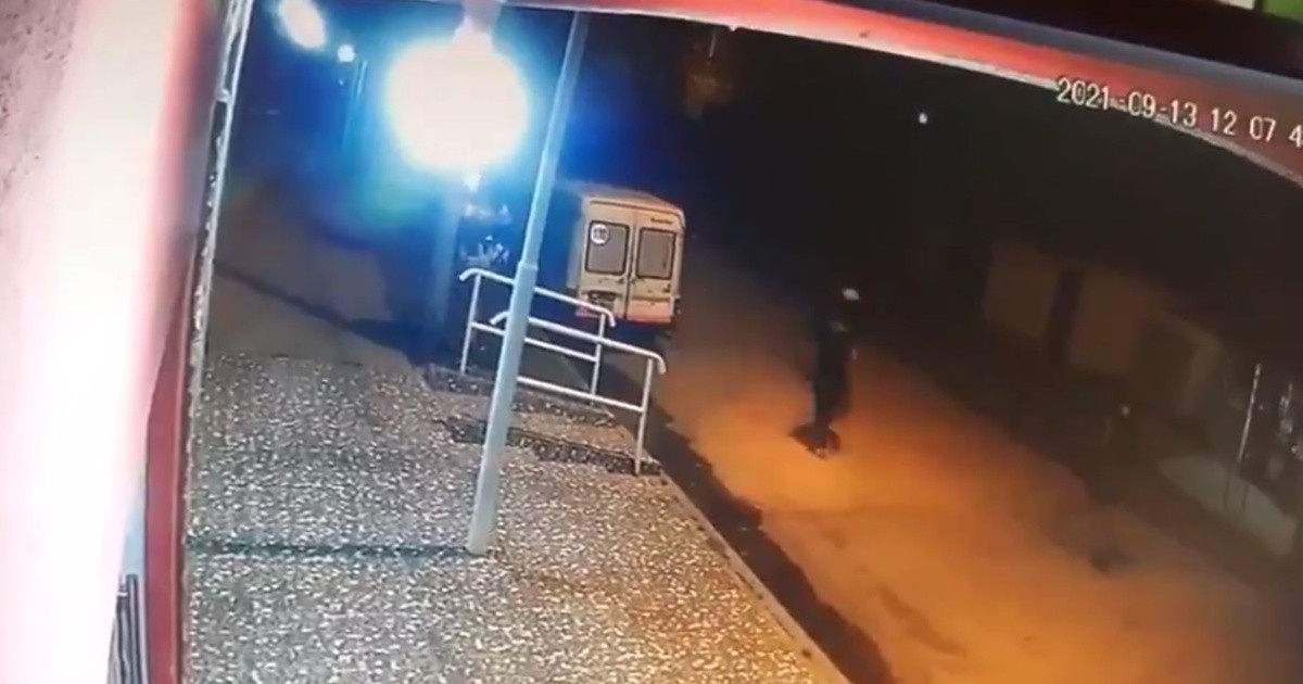 Un policía que trabajaba como Uber mató a dos ladrones cuando lo asaltaron