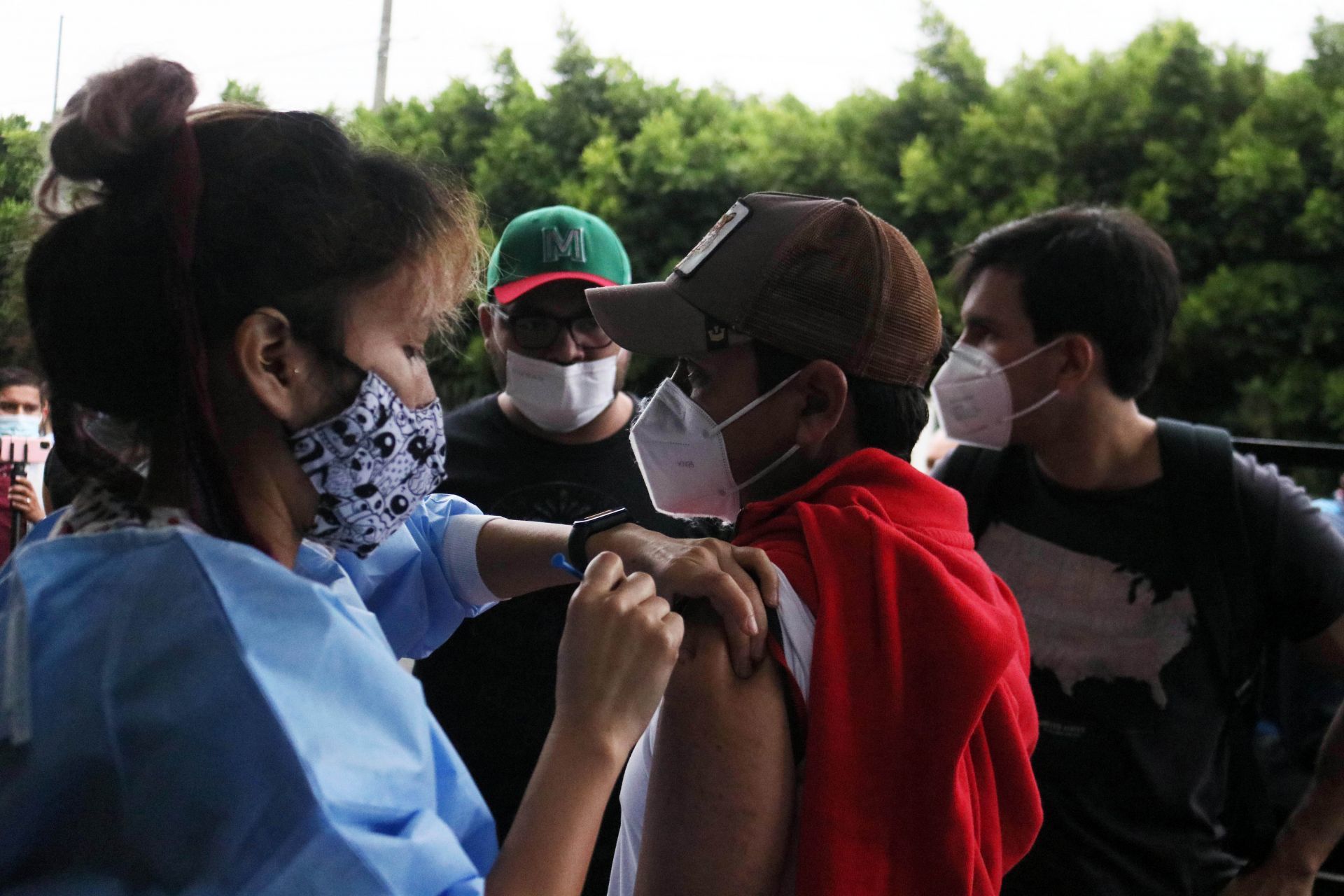 Vacunan contra COVID a 12 menores en Veracruz gracias a amparos