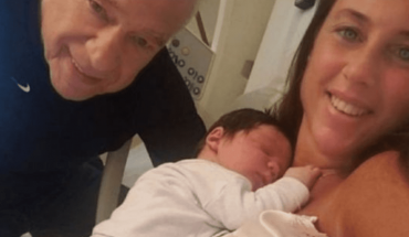 translated from Spanish: Alberto Cormillot and Estefanía Pasquini presented their baby Emilio after discharge