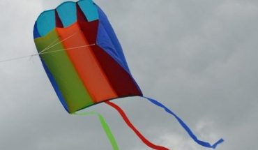 translated from Spanish: Child dies electrocuted while flying a kite made of wire