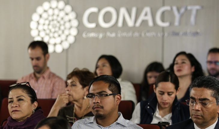 translated from Spanish: Conacyt conditions program to professors, asks them to look for a job