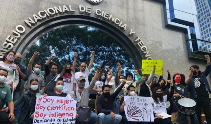 translated from Spanish: Conacyt researchers protest for better working conditions