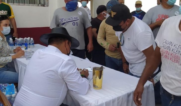 translated from Spanish: GPO provides support to 500 fishermen in Topolobampo, Sinaloa