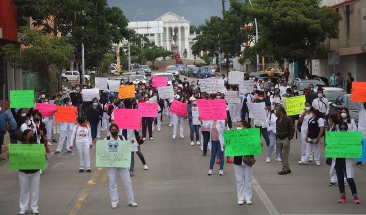 translated from Spanish: Oaxaca health workers are unemployed due to lack of budget
