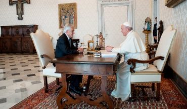 translated from Spanish: Pope Francis and Piñera meet at the Vatican: they address constitutional process