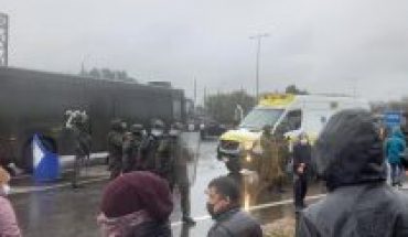 translated from Spanish: Protest on Route 5 South: protester accuses eye injury for acting of Carabineros