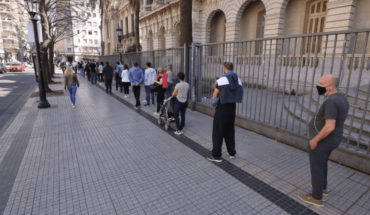 translated from Spanish: STEP: Long lines to vote in the first hours of the elections