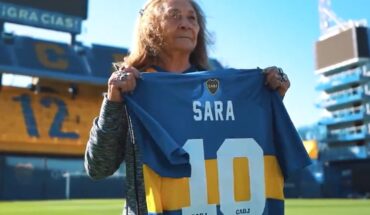 translated from Spanish: Sara, the Boca fan who embraced Riquelme in Santiago, visited La Bombonera