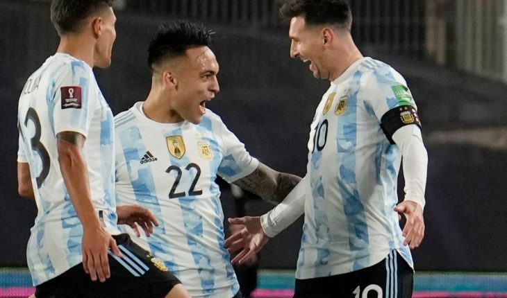 translated from Spanish: With Messi’s hat-trick, Argentina beat Bolivia 3-0 at the Monumental