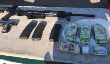 Arrestan a hombre con armas y dinero en autobús en Mazatlán