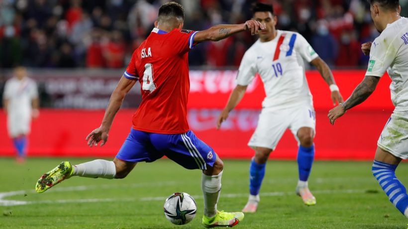 Chile venció 2-0 a Paraguay y se ubicó a cinco puntos de la zona de repechaje