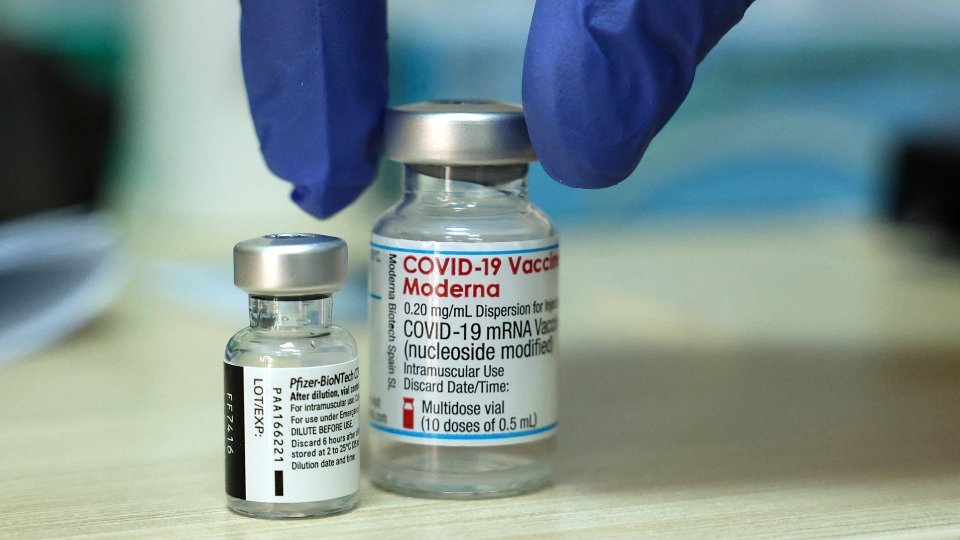 EU autoriza combinar vacunas como refuerzos contra la COVID