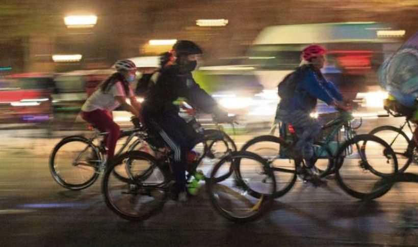 Estudio: la mayoría de ciclistas no usa luces y 13% ignora semáforos