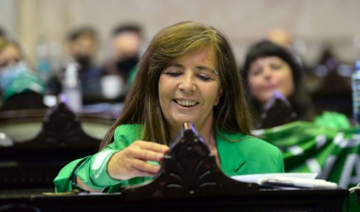 Gabriela Cerruti resigned her seat as a deputy and would assume the government