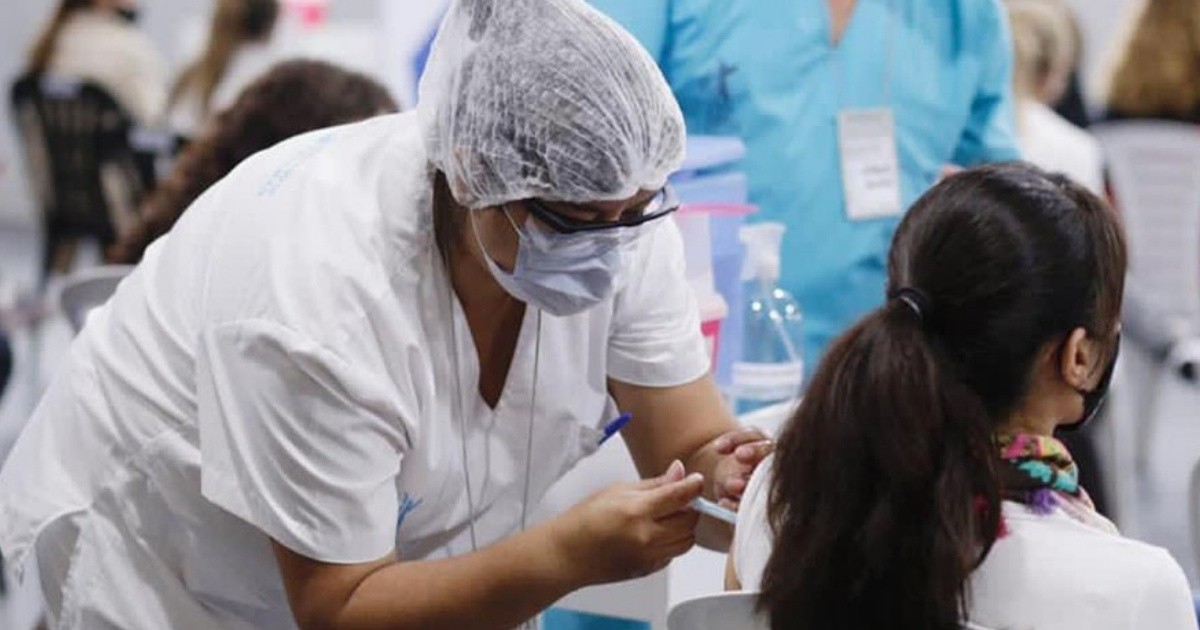 La mitad de la población argentina completó esquemas de vacunación contra el coronavirus